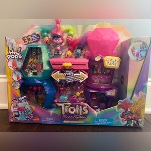 Trolls Band Together Mount Rageous Playset 32 Piece New In Box
Colorful Kids Toy